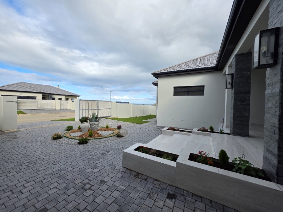 4 Bedroom Property for Sale in Fountains Estate Eastern Cape